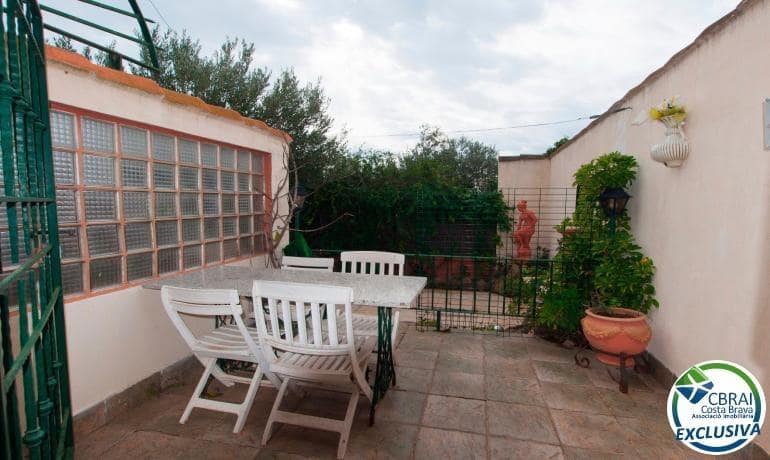 2 bedroom Villa for sale in Roses with garage - € 377,000 (Ref: 8992048)