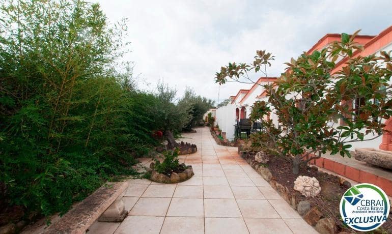 2 bedroom Villa for sale in Roses with garage - € 377,000 (Ref: 8992048)