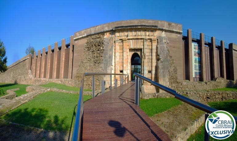 2 bedroom Villa for sale in Roses with garage - € 377,000 (Ref: 8992048)