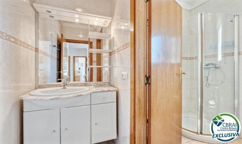 5 soverom Villa til salgs i Empuriabrava med svømmebasseng garasje - € 470 000 (Ref: 9005415)