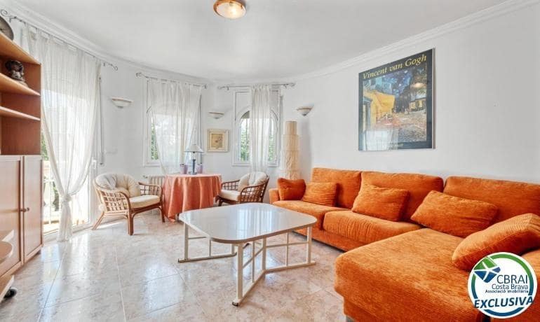 5 soverom Villa til salgs i Empuriabrava med svømmebasseng garasje - € 470 000 (Ref: 9005415)