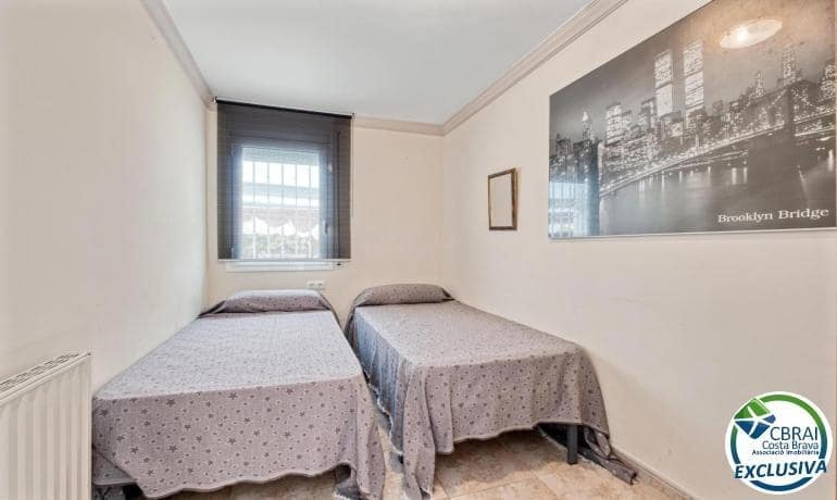 5 soverom Villa til salgs i Empuriabrava med svømmebasseng garasje - € 470 000 (Ref: 9005415)