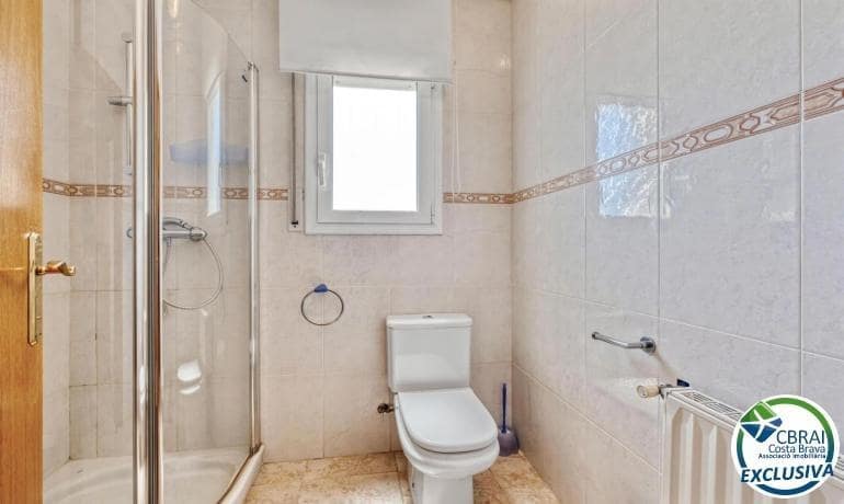 5 soverom Villa til salgs i Empuriabrava med svømmebasseng garasje - € 470 000 (Ref: 9005415)
