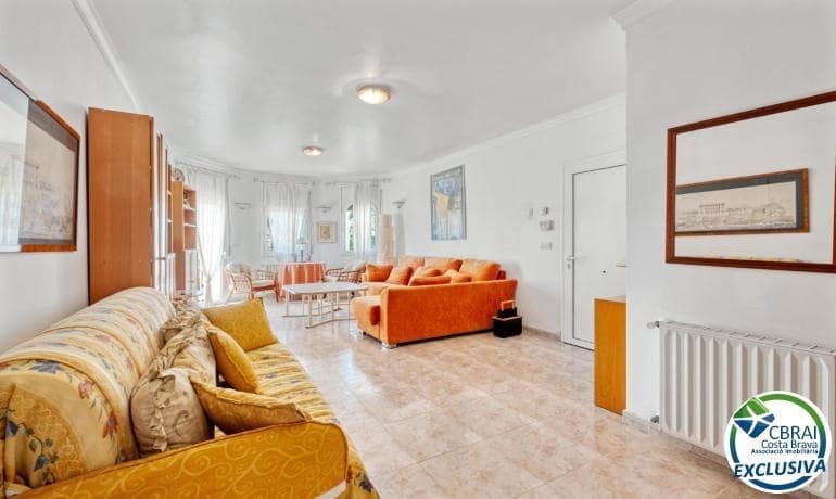 5 soverom Villa til salgs i Empuriabrava med svømmebasseng garasje - € 470 000 (Ref: 9005415)