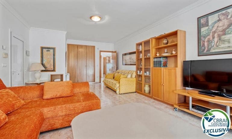 5 soverom Villa til salgs i Empuriabrava med svømmebasseng garasje - € 470 000 (Ref: 9005415)