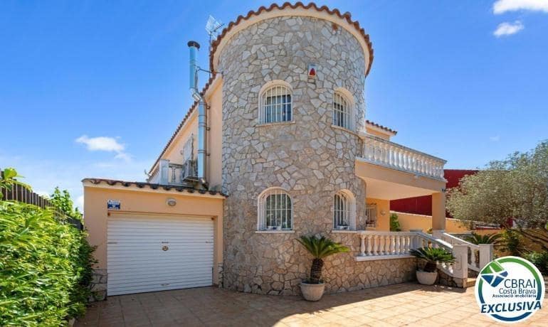 5 soverom Villa til salgs i Empuriabrava med svømmebasseng garasje - € 470 000 (Ref: 9005415)