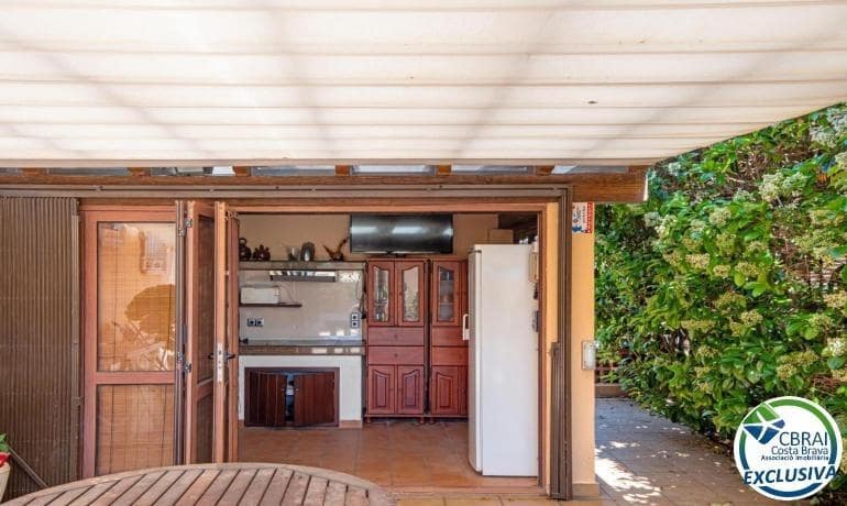5 soverom Villa til salgs i Empuriabrava med svømmebasseng garasje - € 470 000 (Ref: 9005415)