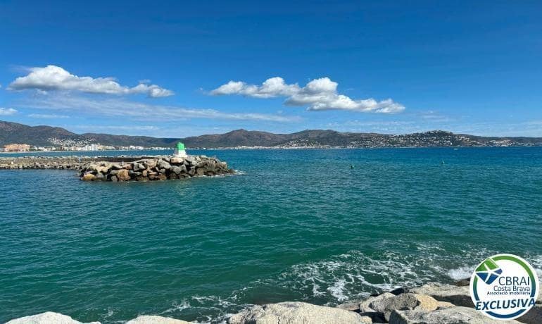 5 soverom Villa til salgs i Empuriabrava med svømmebasseng garasje - € 470 000 (Ref: 9005415)