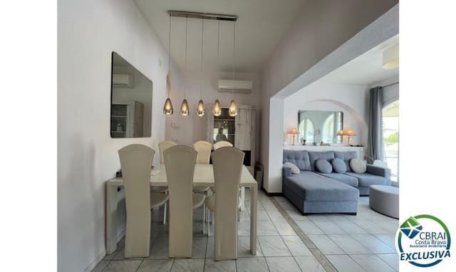 3 makuuhuone Huvila myytävänä paikassa Empuriabrava, Castelló d'Empúries mukana uima-altaan 
autotalli - 795 000 € (Ref: 9005416)