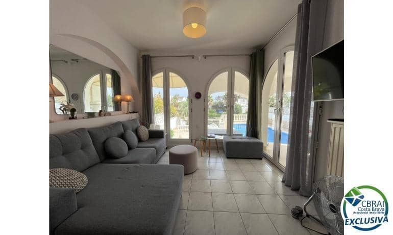 3 makuuhuone Huvila myytävänä paikassa Empuriabrava mukana uima-altaan 
autotalli - 795 000 € (Ref: 9005416)