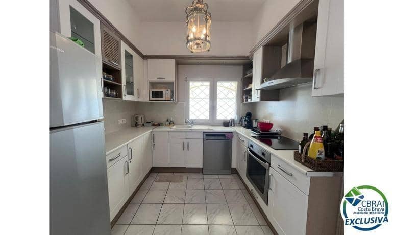 3 makuuhuone Huvila myytävänä paikassa Empuriabrava mukana uima-altaan 
autotalli - 795 000 € (Ref: 9005416)