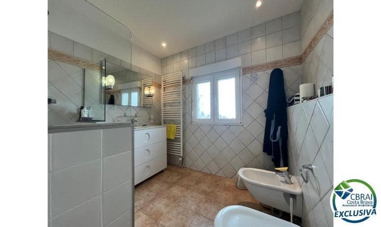 3 makuuhuone Huvila myytävänä paikassa Empuriabrava mukana uima-altaan 
autotalli - 795 000 € (Ref: 9005416)