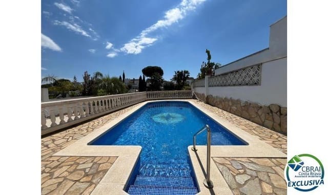 3 makuuhuone Huvila myytävänä paikassa Empuriabrava, Castelló d'Empúries mukana uima-altaan 
autotalli - 795 000 € (Ref: 9005416)