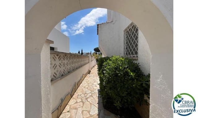 3 makuuhuone Huvila myytävänä paikassa Empuriabrava, Castelló d'Empúries mukana uima-altaan 
autotalli - 795 000 € (Ref: 9005416)