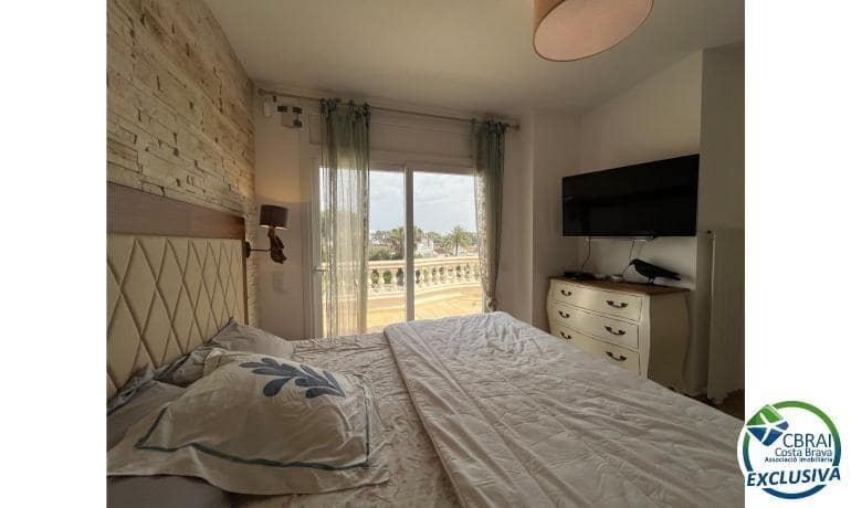 3 makuuhuone Huvila myytävänä paikassa Empuriabrava mukana uima-altaan 
autotalli - 795 000 € (Ref: 9005416)