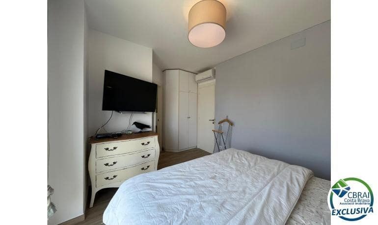 3 makuuhuone Huvila myytävänä paikassa Empuriabrava mukana uima-altaan 
autotalli - 795 000 € (Ref: 9005416)