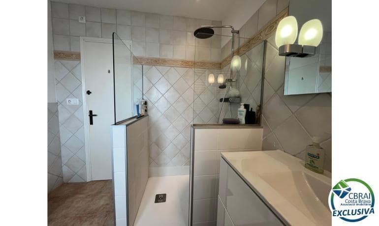 3 makuuhuone Huvila myytävänä paikassa Empuriabrava mukana uima-altaan 
autotalli - 795 000 € (Ref: 9005416)