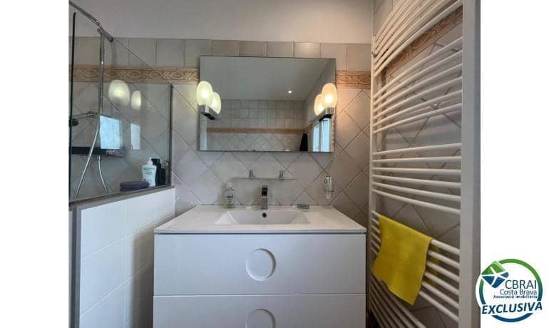 3 makuuhuone Huvila myytävänä paikassa Empuriabrava mukana uima-altaan 
autotalli - 795 000 € (Ref: 9005416)