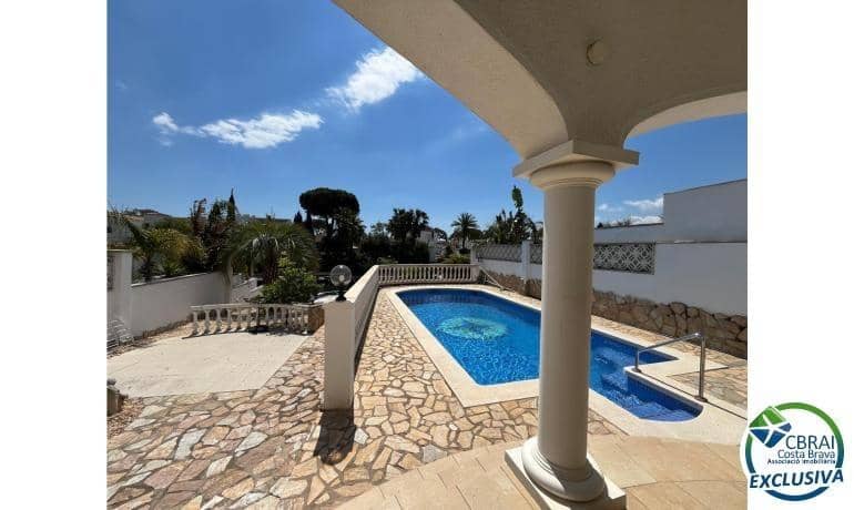 3 makuuhuone Huvila myytävänä paikassa Empuriabrava mukana uima-altaan 
autotalli - 795 000 € (Ref: 9005416)