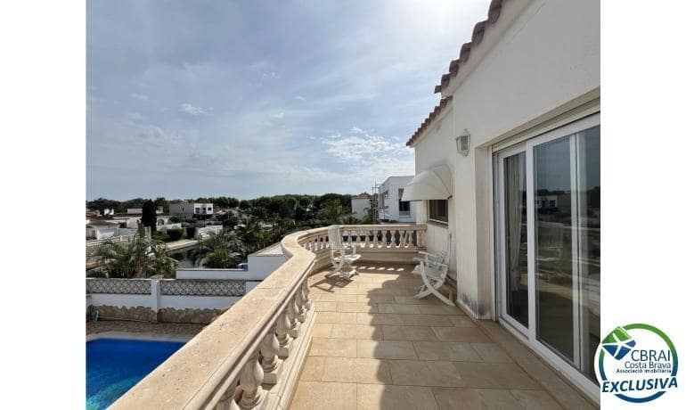 3 makuuhuone Huvila myytävänä paikassa Empuriabrava mukana uima-altaan 
autotalli - 795 000 € (Ref: 9005416)