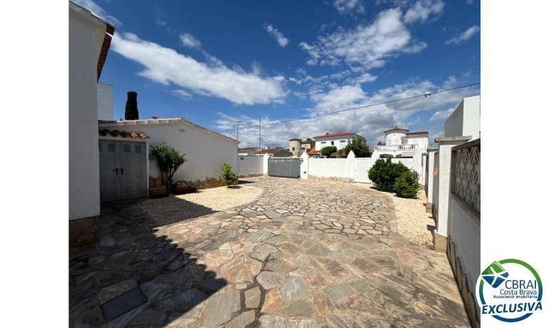 3 makuuhuone Huvila myytävänä paikassa Empuriabrava mukana uima-altaan 
autotalli - 795 000 € (Ref: 9005416)