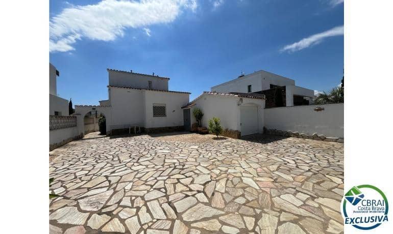 3 makuuhuone Huvila myytävänä paikassa Empuriabrava mukana uima-altaan 
autotalli - 795 000 € (Ref: 9005416)