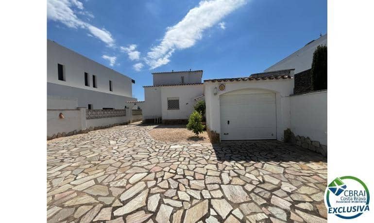 3 makuuhuone Huvila myytävänä paikassa Empuriabrava mukana uima-altaan 
autotalli - 795 000 € (Ref: 9005416)