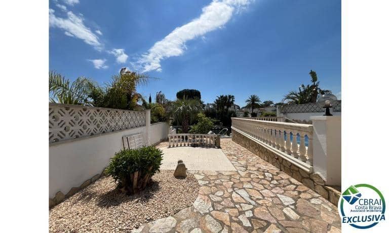 3 makuuhuone Huvila myytävänä paikassa Empuriabrava mukana uima-altaan 
autotalli - 795 000 € (Ref: 9005416)
