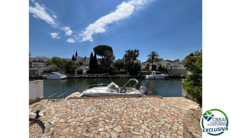 3 makuuhuone Huvila myytävänä paikassa Empuriabrava mukana uima-altaan 
autotalli - 795 000 € (Ref: 9005416)