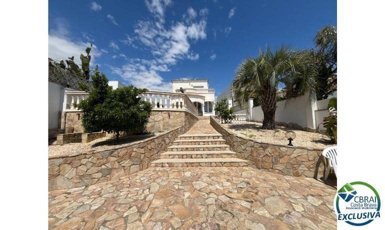3 makuuhuone Huvila myytävänä paikassa Empuriabrava mukana uima-altaan 
autotalli - 795 000 € (Ref: 9005416)