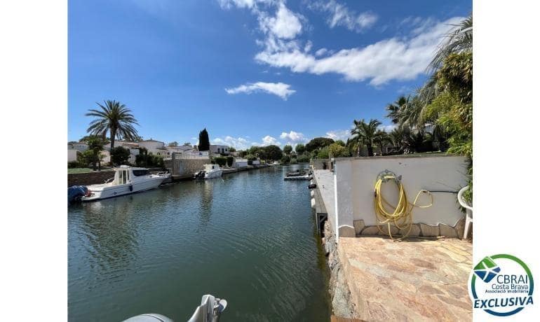 3 makuuhuone Huvila myytävänä paikassa Empuriabrava mukana uima-altaan 
autotalli - 795 000 € (Ref: 9005416)