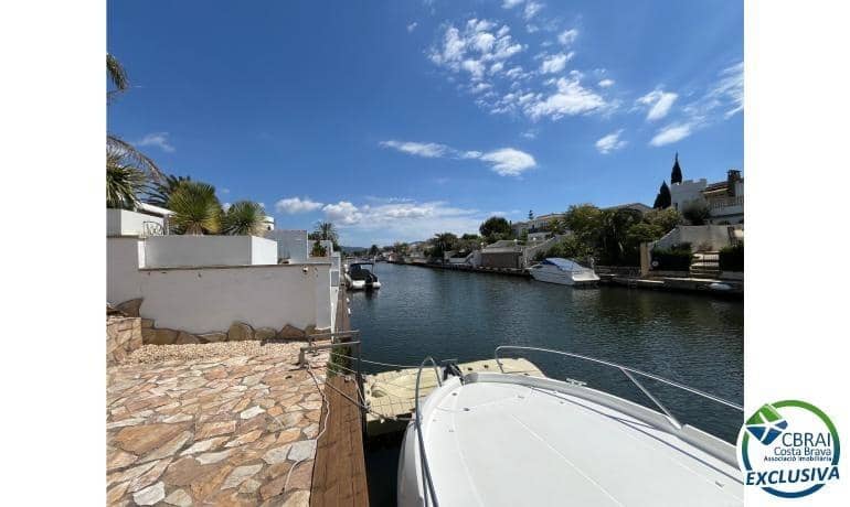 3 makuuhuone Huvila myytävänä paikassa Empuriabrava mukana uima-altaan 
autotalli - 795 000 € (Ref: 9005416)