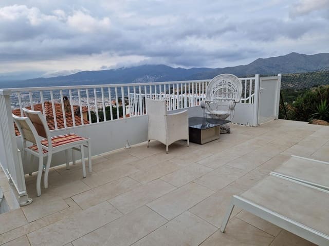 3 soverom Villa til salgs i Roses med svømmebasseng garasje - € 550 000 (Ref: 9060319)