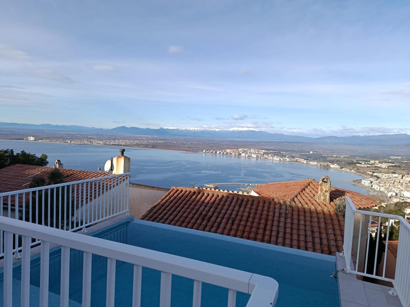 3 soveværelse Villa til salg i Roses med swimmingpool garage - € 550.000 (Ref: 9060319)