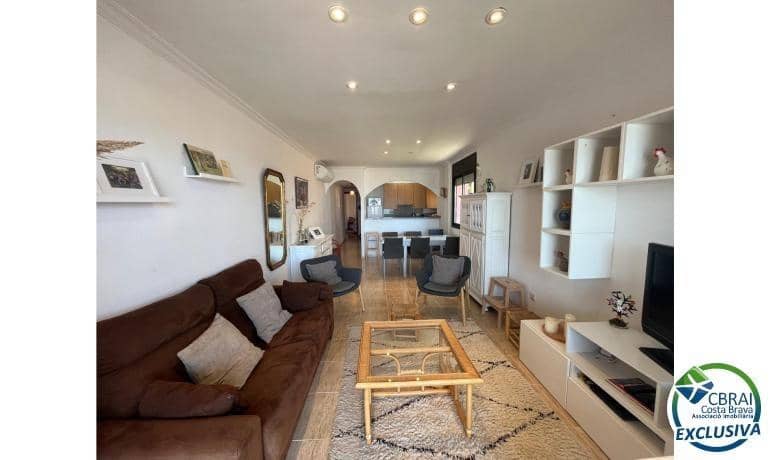 2 bedroom Apartment for sale in Empuriabrava with garage - € 349,000 (Ref: 9073259)