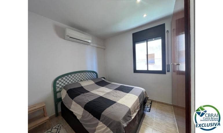 2 bedroom Apartment for sale in Empuriabrava with garage - € 349,000 (Ref: 9073259)