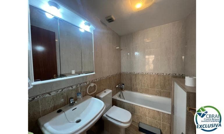 2 bedroom Apartment for sale in Empuriabrava with garage - € 349,000 (Ref: 9073259)