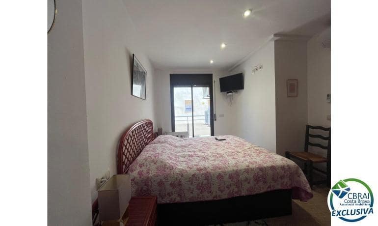 2 bedroom Apartment for sale in Empuriabrava - € 299,000 (Ref: 9073259)