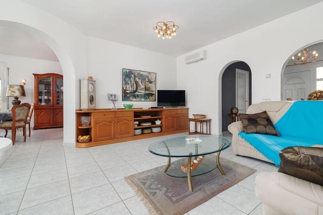 3 sypialnia Willa na sprzedaż w El Mas Fumats, Roses z basenem garażem - 795 000 € (Ref: 9110163)