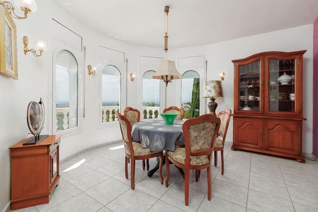 3 sypialnia Willa na sprzedaż w El Mas Fumats, Roses z basenem garażem - 795 000 € (Ref: 9110163)