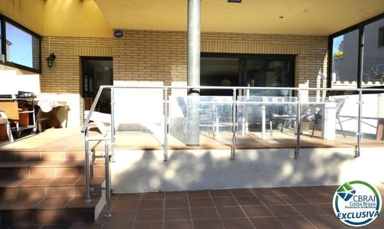 4 bedroom Villa for sale in Roses - € 500,000 (Ref: 9124897)
