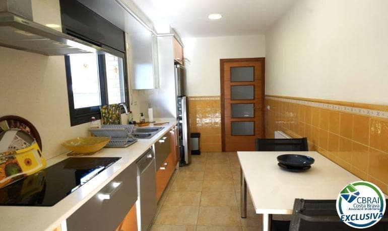 4 bedroom Villa for sale in Roses - € 500,000 (Ref: 9124897)