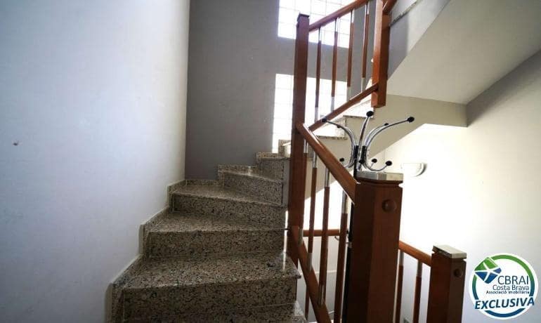 4 bedroom Villa for sale in Roses - € 500,000 (Ref: 9124897)