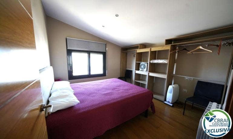 4 bedroom Villa for sale in Roses - € 500,000 (Ref: 9124897)