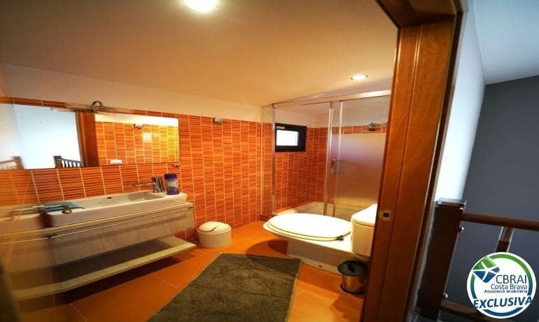 4 bedroom Villa for sale in Roses - € 500,000 (Ref: 9124897)