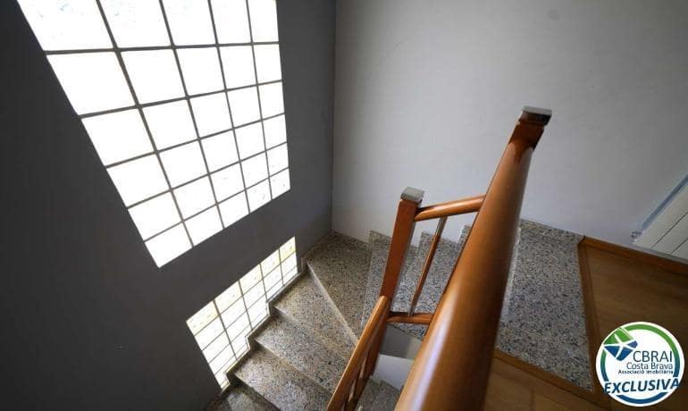 4 bedroom Villa for sale in Roses - € 500,000 (Ref: 9124897)