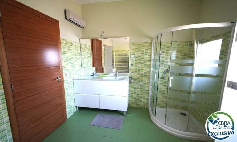 4 bedroom Villa for sale in Roses - € 500,000 (Ref: 9124897)