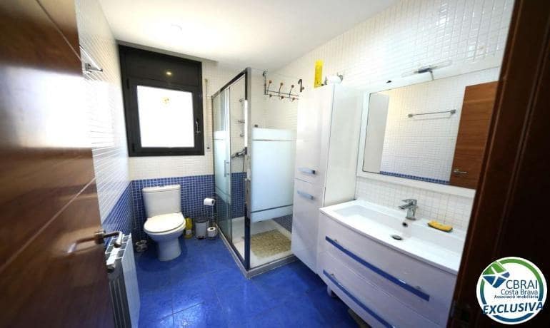4 bedroom Villa for sale in Roses - € 500,000 (Ref: 9124897)