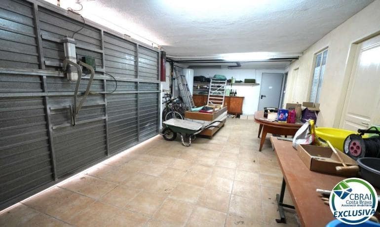 4 bedroom Villa for sale in Roses - € 500,000 (Ref: 9124897)