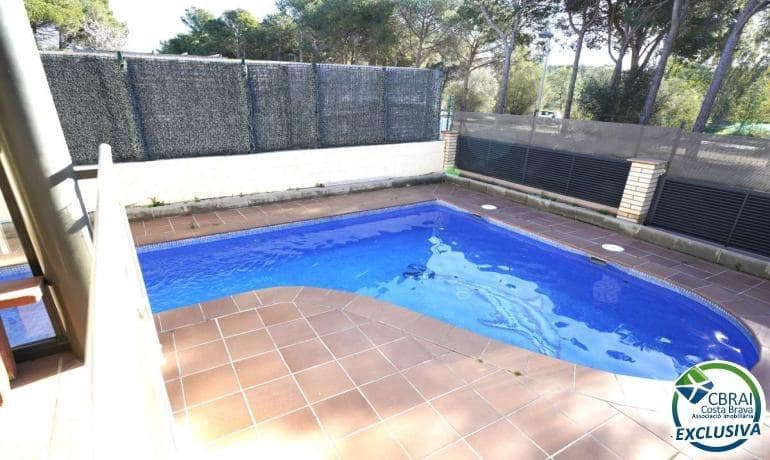 4 bedroom Villa for sale in Roses - € 500,000 (Ref: 9124897)